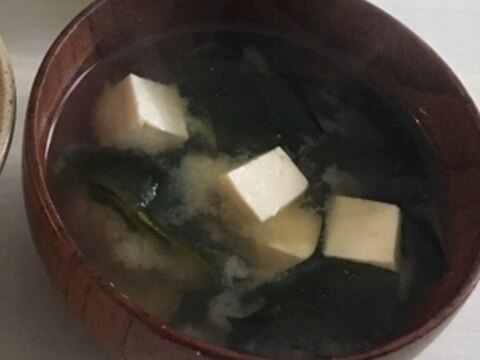 わかめと豆腐の味噌汁